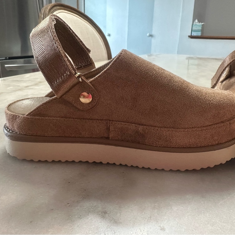 Tan Slingback Shoe - Picture 14 of 15